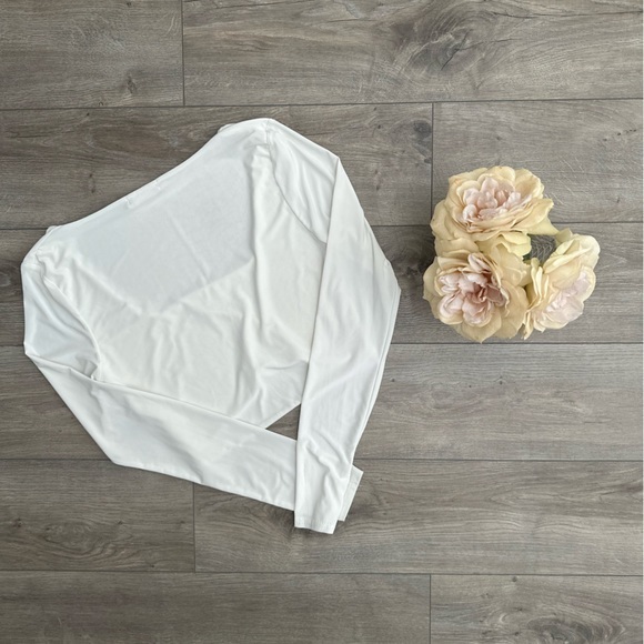 PrettyLittleThing Tops - PRETTYLITTLETHING‎ PLT WHITE CROP TOP | SZ 6